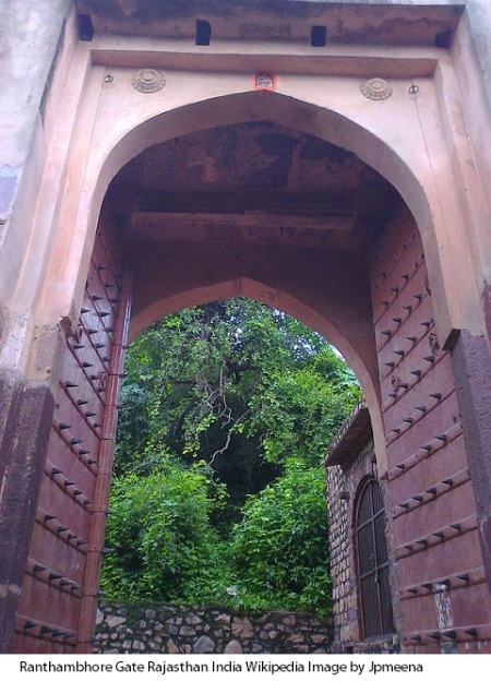 First_gateway_to_Ranthambore_Fort
