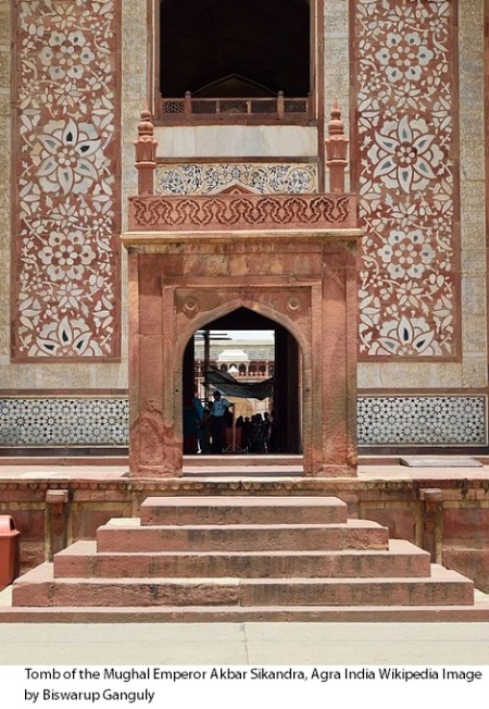 Small_Gateway_with_Stairs_-_South_Gateway_-_Southern_Facade_-_Akbar_Mausoleum_Complex_-_Sikandra_-_Agra_2014-05-14_3606